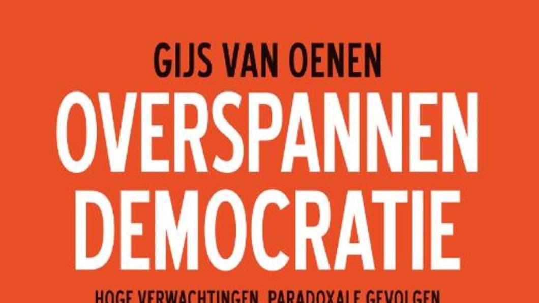 Boekomslag van het boek Overspannen Democratie van Gijs van Oenen