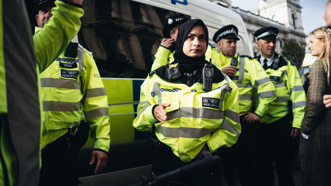 Politieagent hoofddoek in Londen.